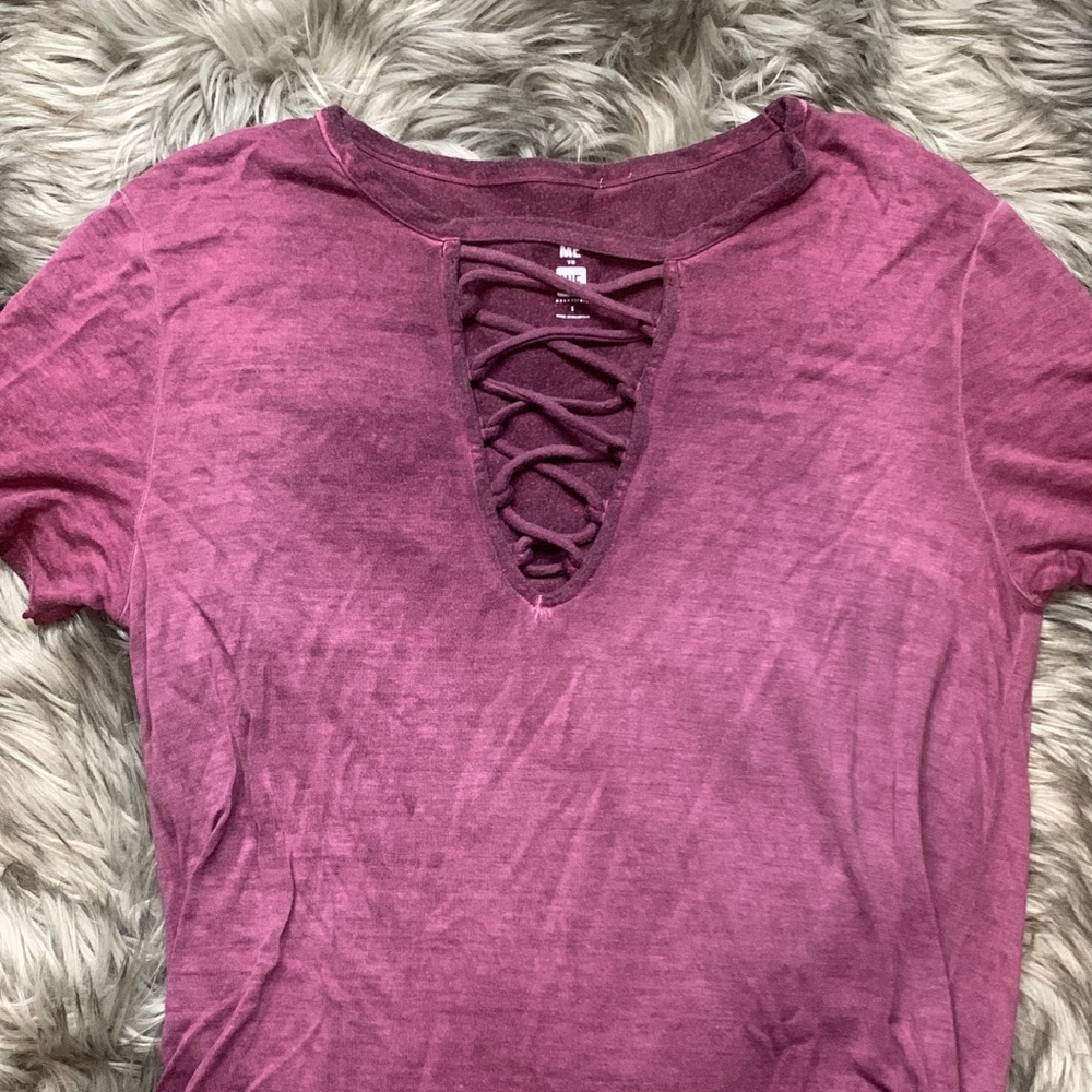 Criss cross Tee